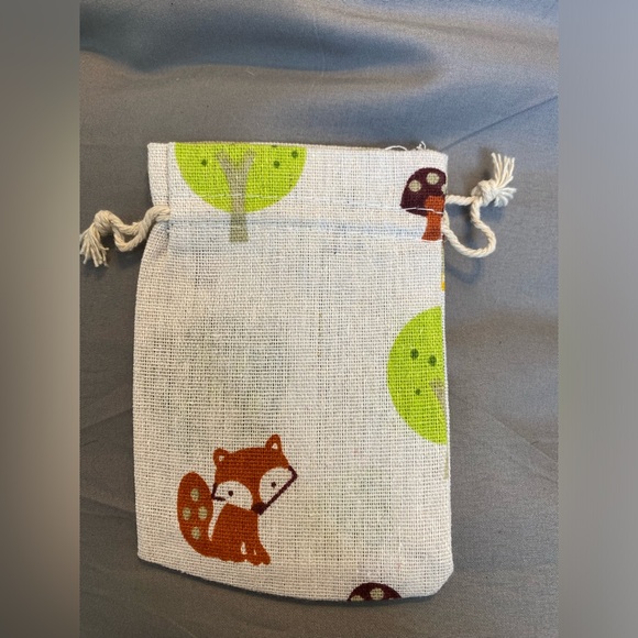 ❤️10/$10❤️ White and Orange Mini Bag with Playful Woodland Print - Picture 1 of 3